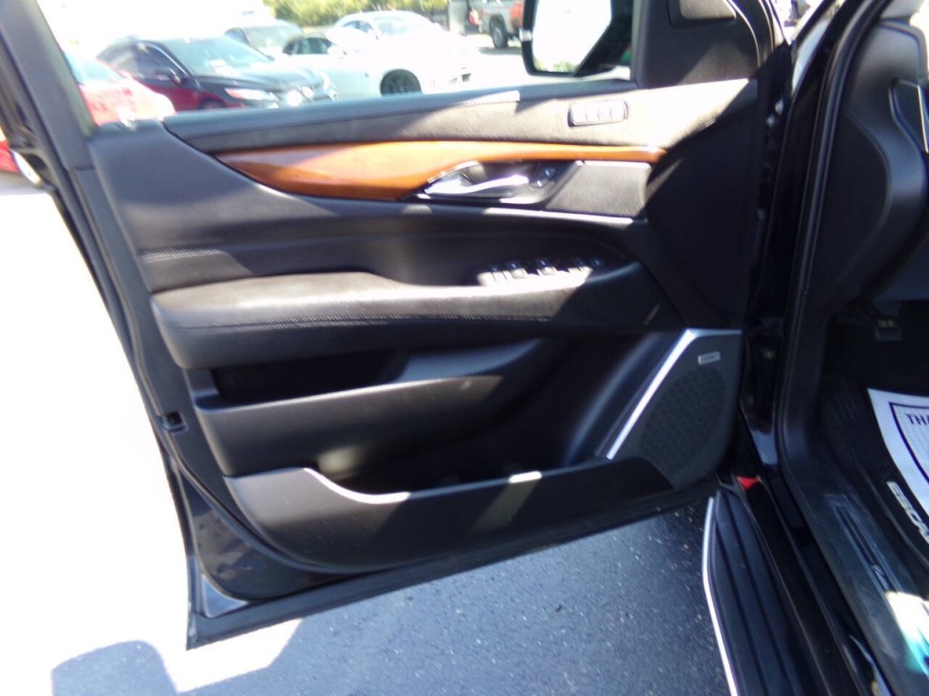 2019 Cadillac Escalade Image 13