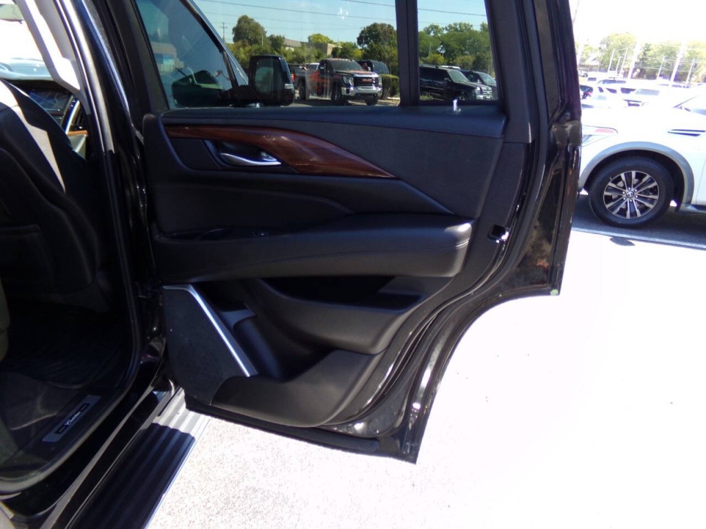 2019 Cadillac Escalade Image 32
