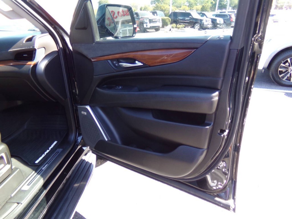 2019 Cadillac Escalade Image 36