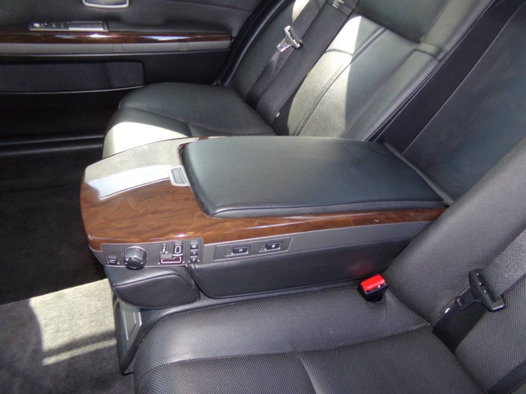 2006 BMW 7 Series Image 25