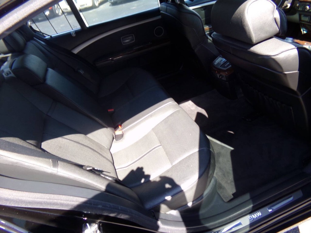 2006 BMW 7 Series Image 32