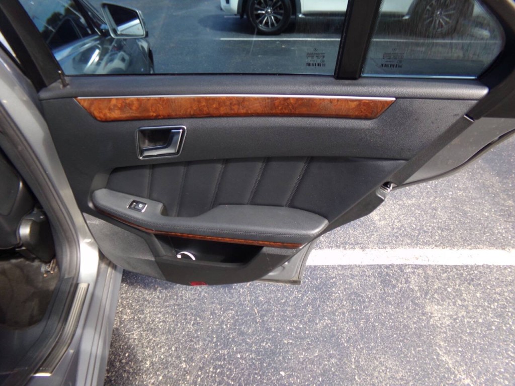 2012 Mercedes-Benz E-Class Image 24