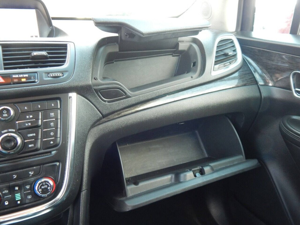 2016 Buick Enclave Image 32