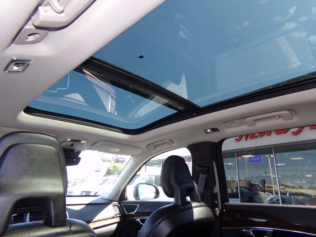 2016 Volvo XC90 Image 18