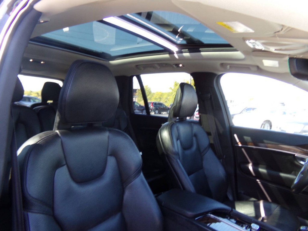 2016 Volvo XC90 Image 32