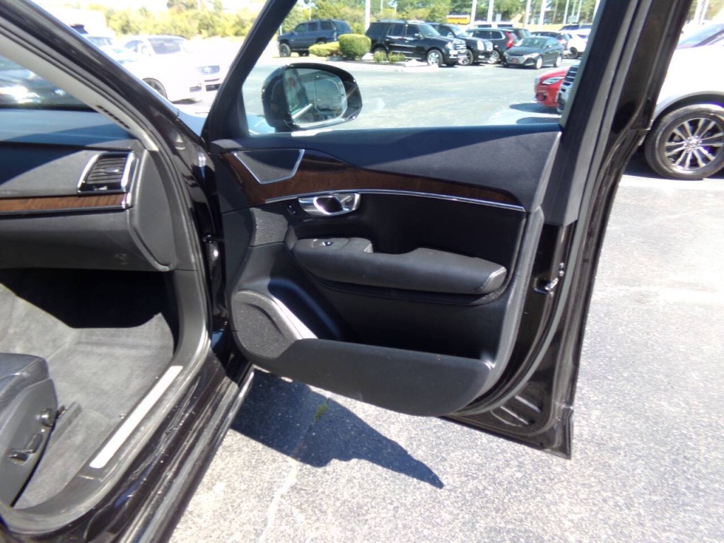 2016 Volvo XC90 Image 33