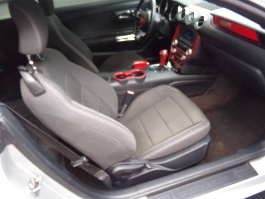 2015 Ford Mustang Image 24