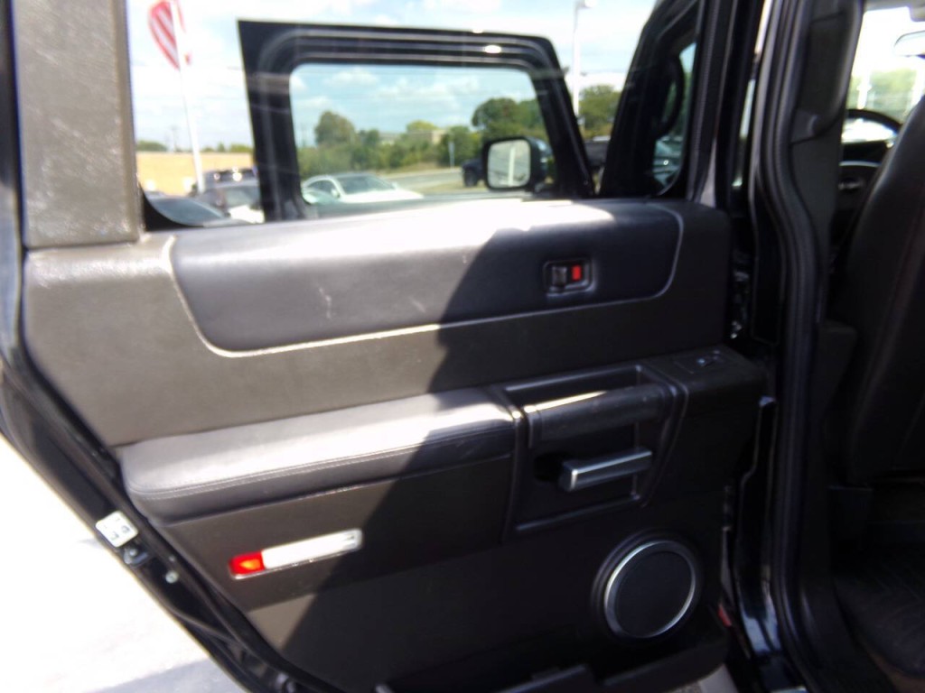 2005 HUMMER H2 Image 23