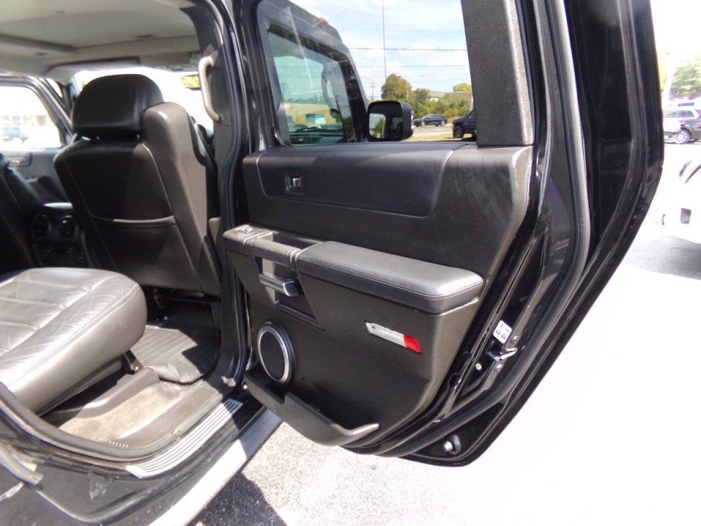 2005 HUMMER H2 Image 37