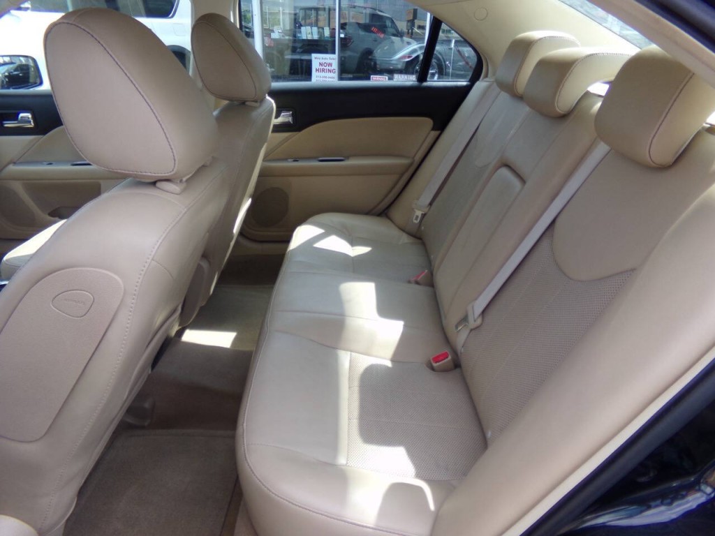 2010 Mercury Milan Image 13