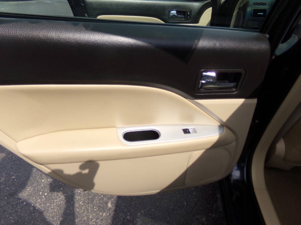 2010 Mercury Milan Image 15