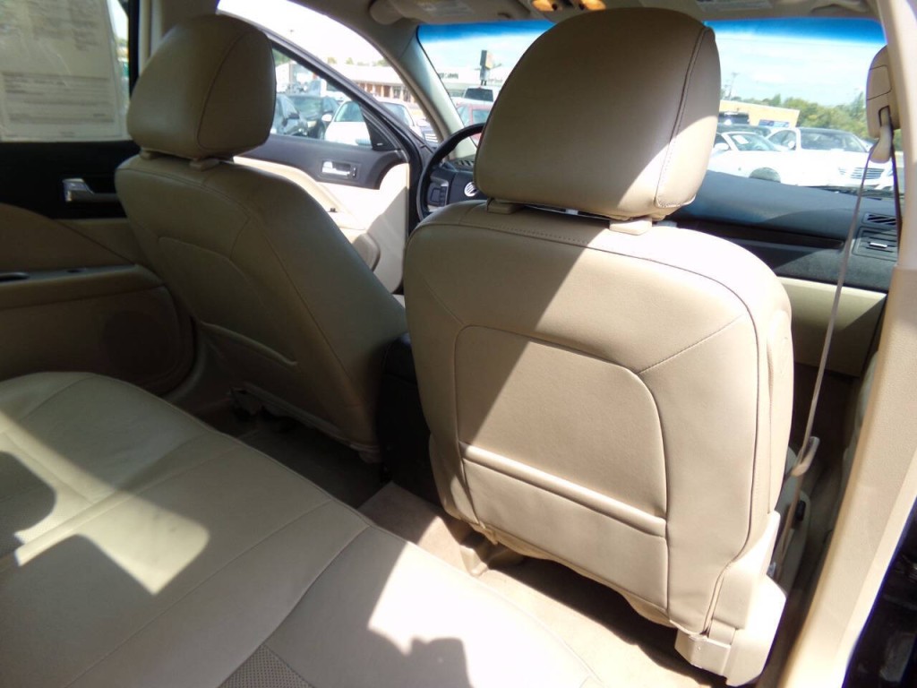 2010 Mercury Milan Image 22