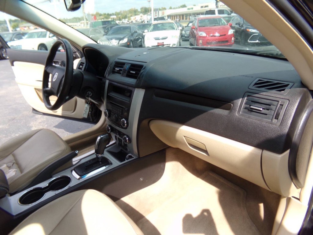 2010 Mercury Milan Image 25