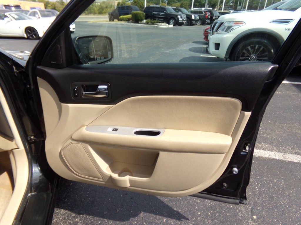 2010 Mercury Milan Image 26