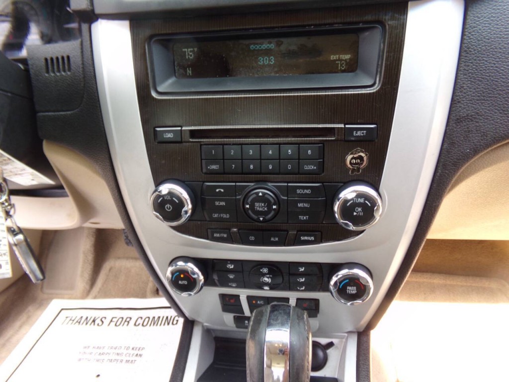 2010 Mercury Milan Image 29