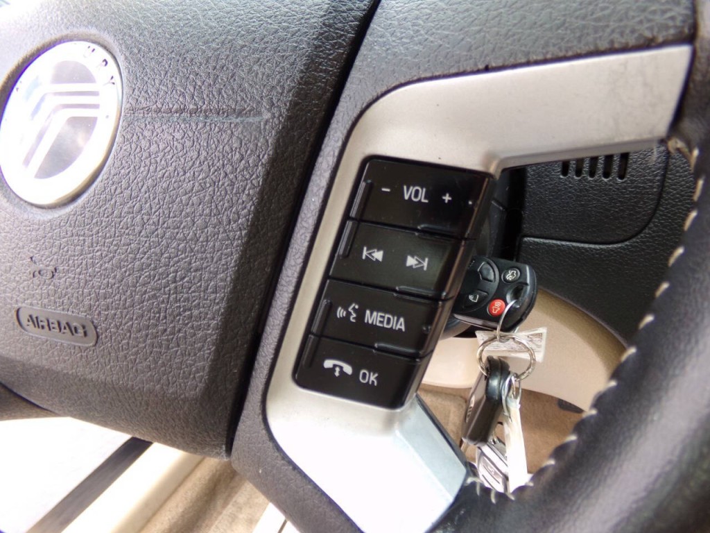 2010 Mercury Milan Image 32