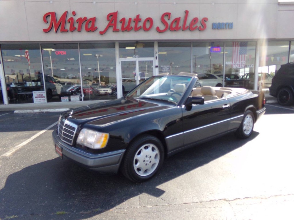 1994 Mercedes-Benz E-Class Image 1