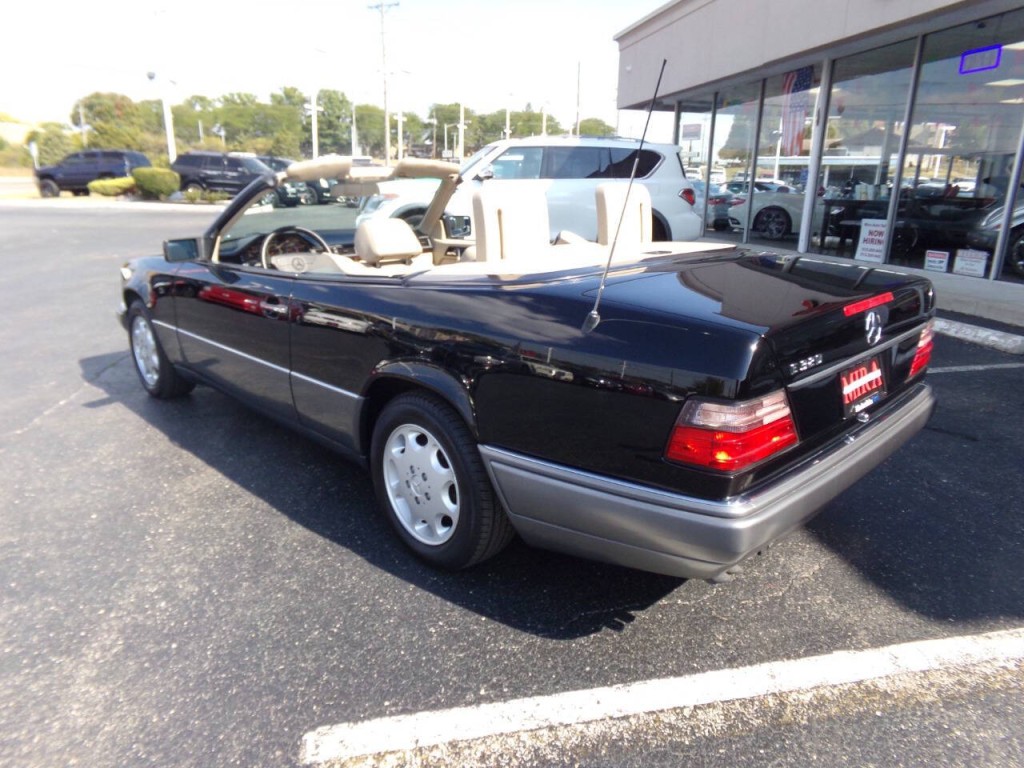 1994 Mercedes-Benz E-Class Image 3