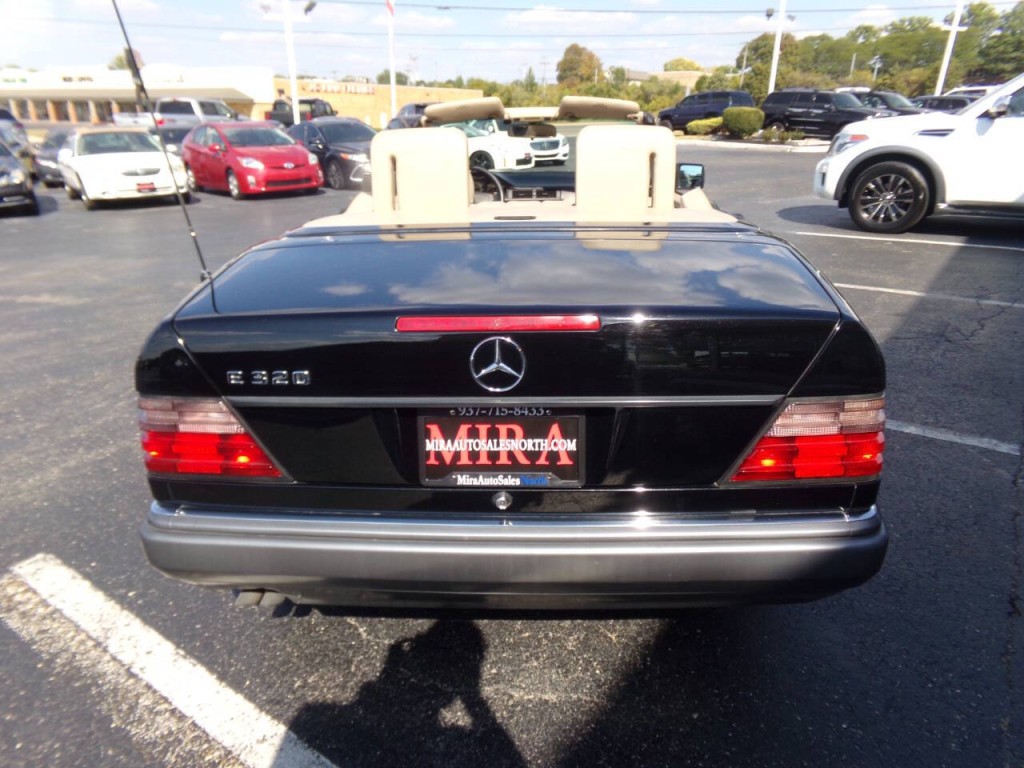 1994 Mercedes-Benz E-Class Image 4