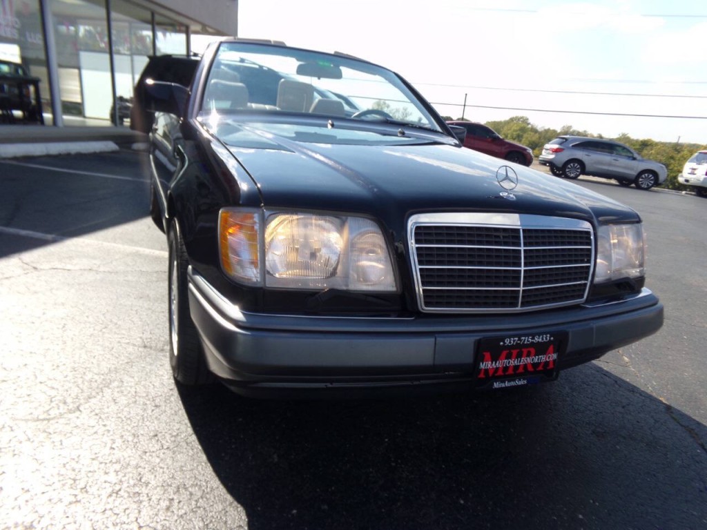 1994 Mercedes-Benz E-Class Image 9