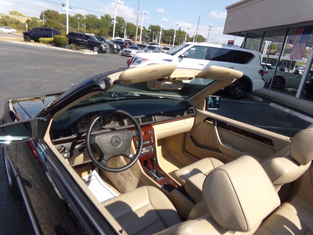 1994 Mercedes-Benz E-Class Image 13
