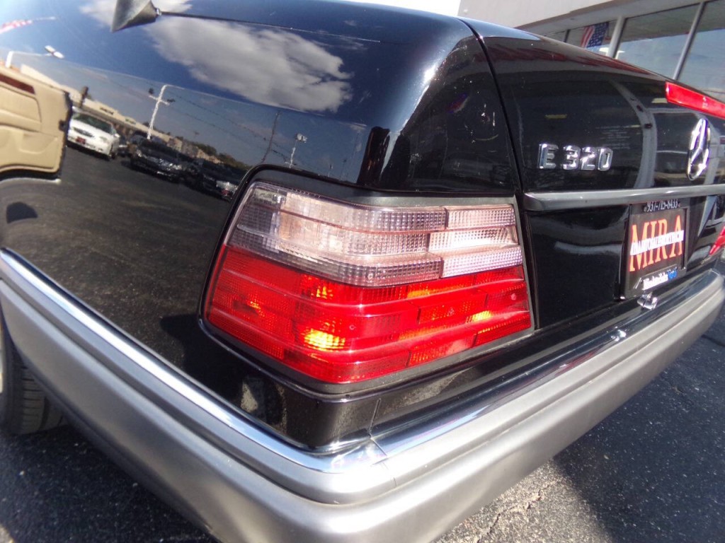 1994 Mercedes-Benz E-Class Image 20