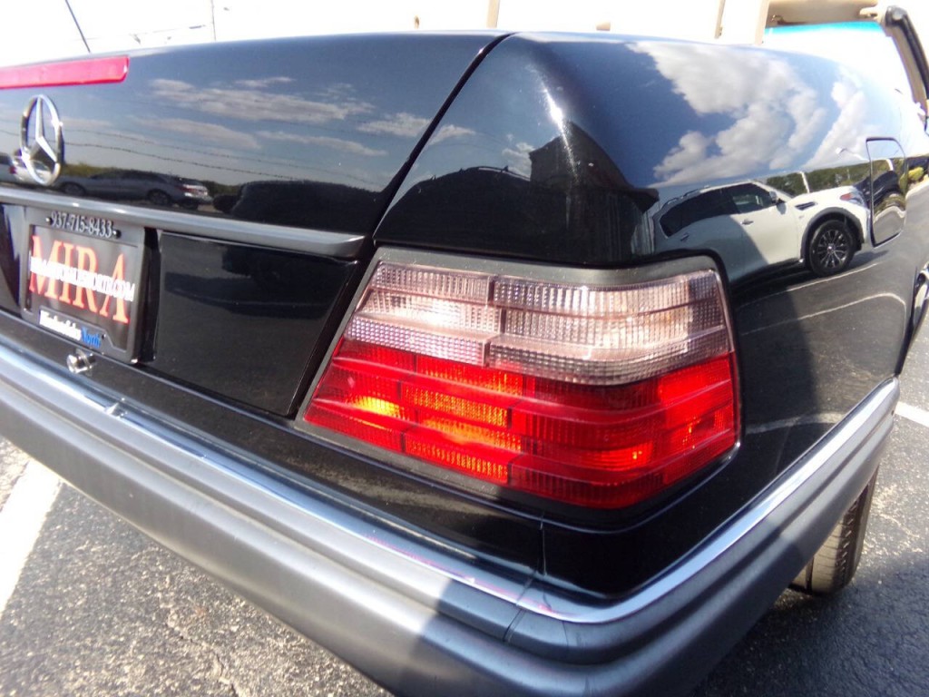 1994 Mercedes-Benz E-Class Image 21