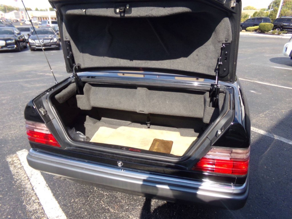 1994 Mercedes-Benz E-Class Image 24