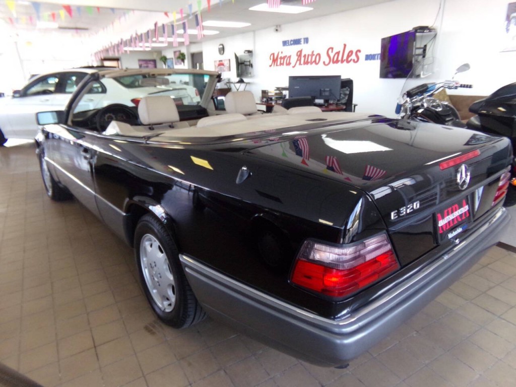 1994 Mercedes-Benz E-Class Image 3