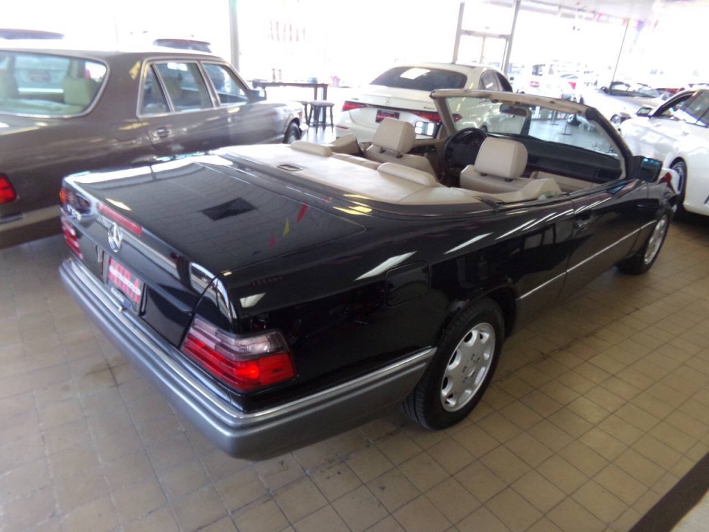 1994 Mercedes-Benz E-Class Image 14