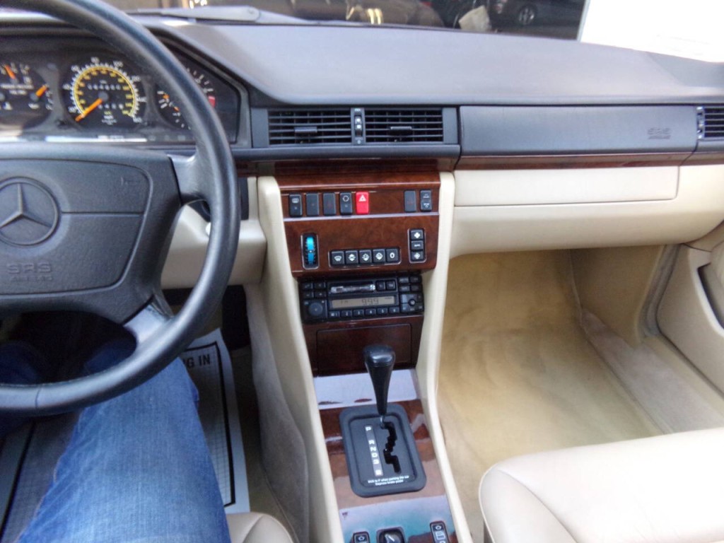 1994 Mercedes-Benz E-Class Image 87