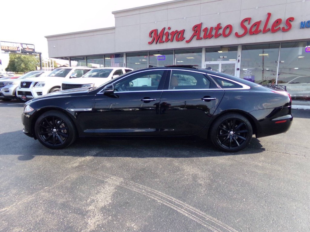 2013 Jaguar XJ Image 2