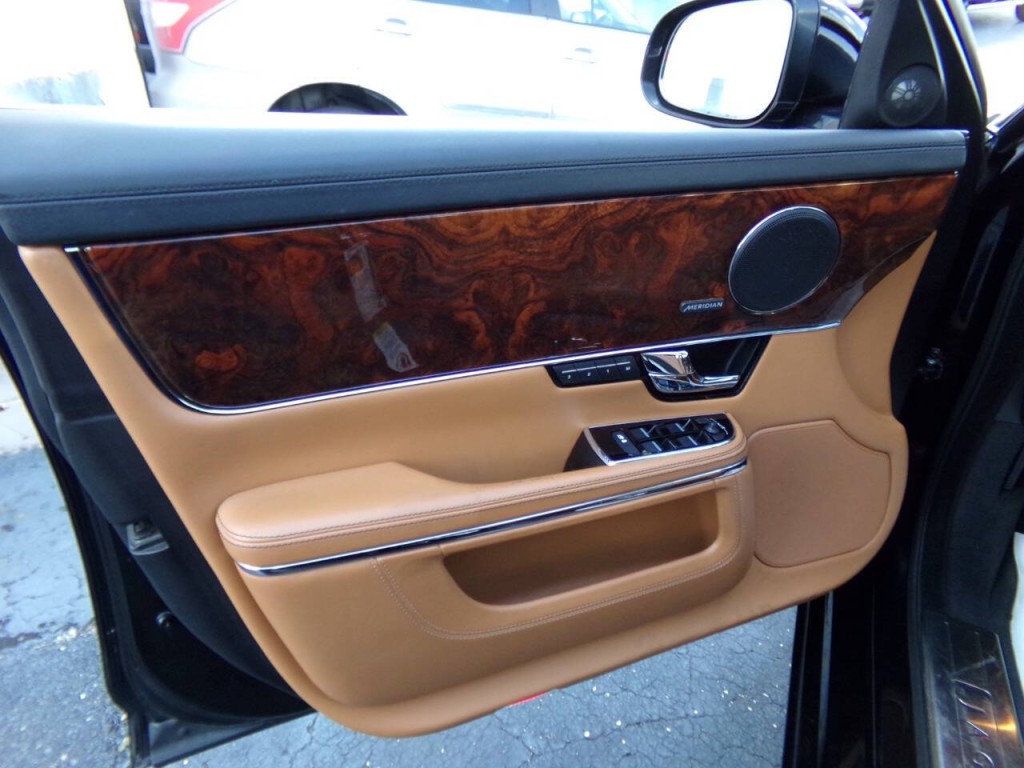 2013 Jaguar XJ Image 15