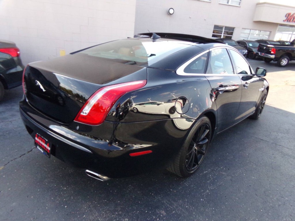 2013 Jaguar XJ Image 30