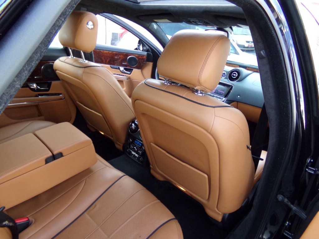 2013 Jaguar XJ Image 32