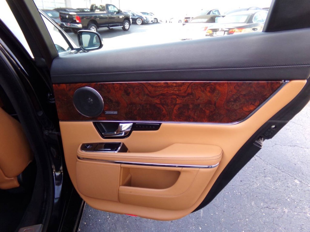 2013 Jaguar XJ Image 34