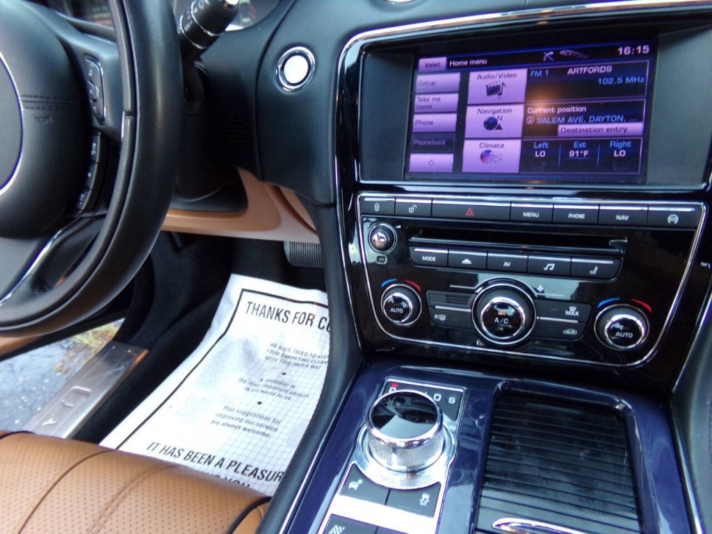 2013 Jaguar XJ Image 42