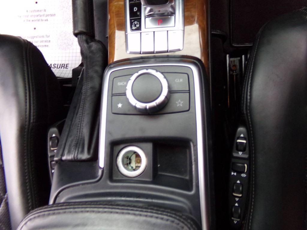 2013 Mercedes-Benz G-Class Image 32