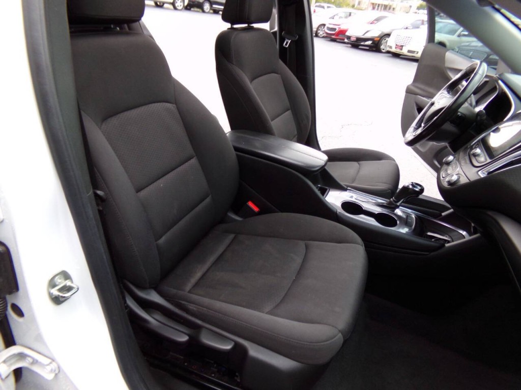 2018 Chevrolet Malibu Image 32