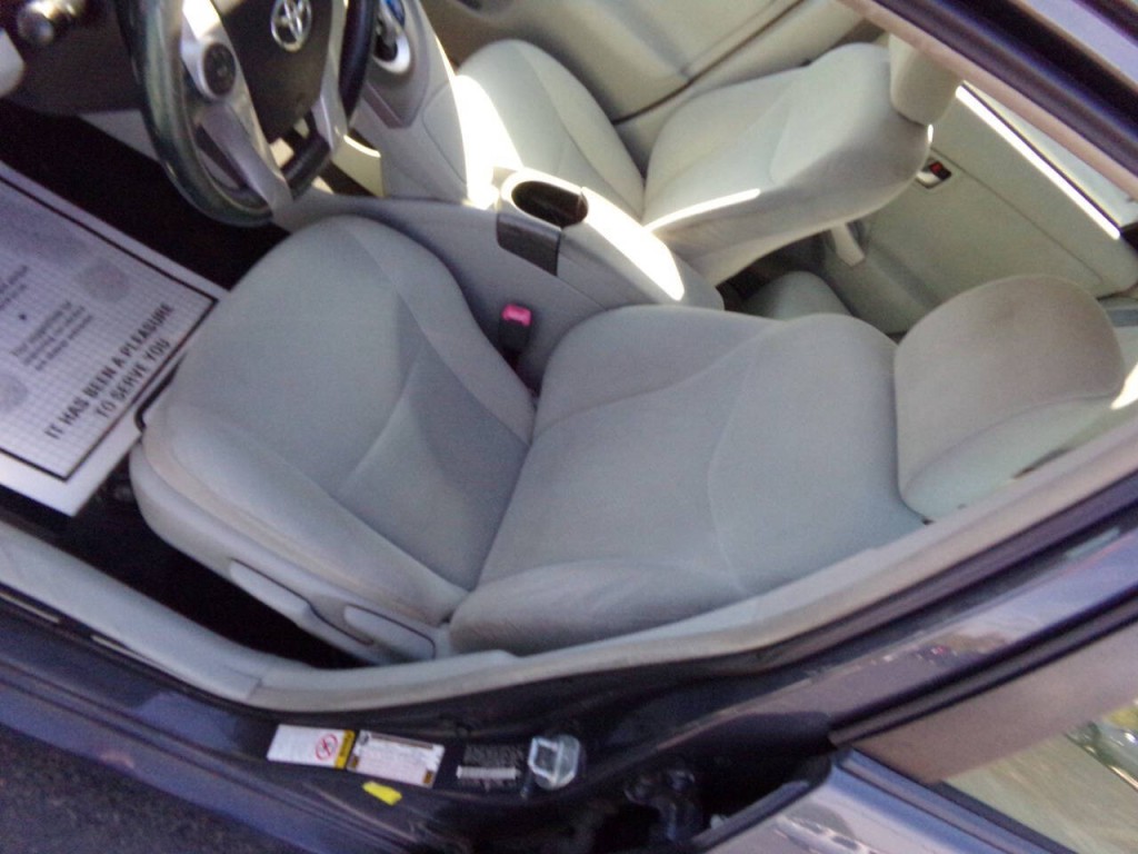 2012 Toyota Prius Image 11