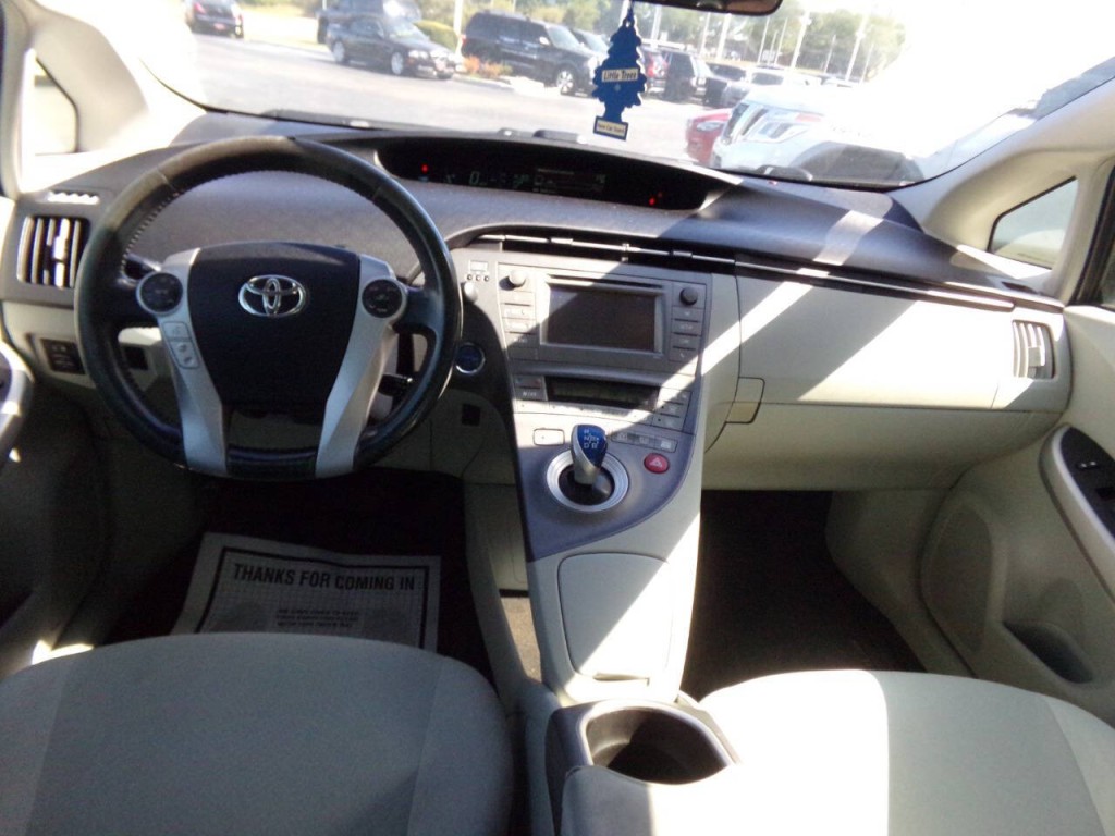 2012 Toyota Prius Image 17