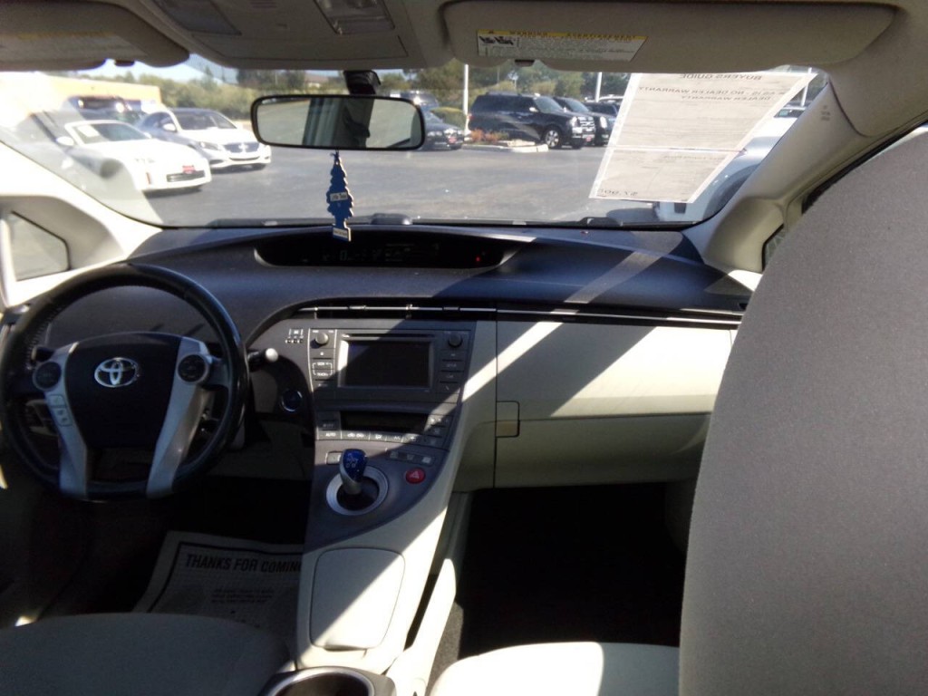 2012 Toyota Prius Image 24