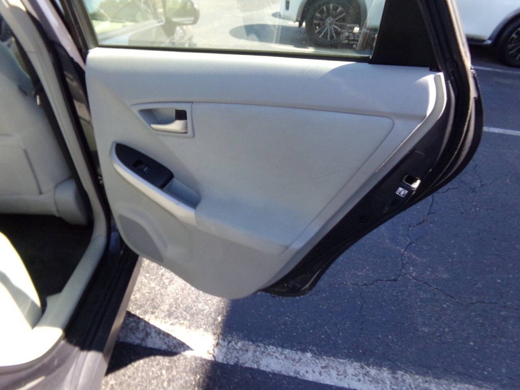 2012 Toyota Prius Image 25