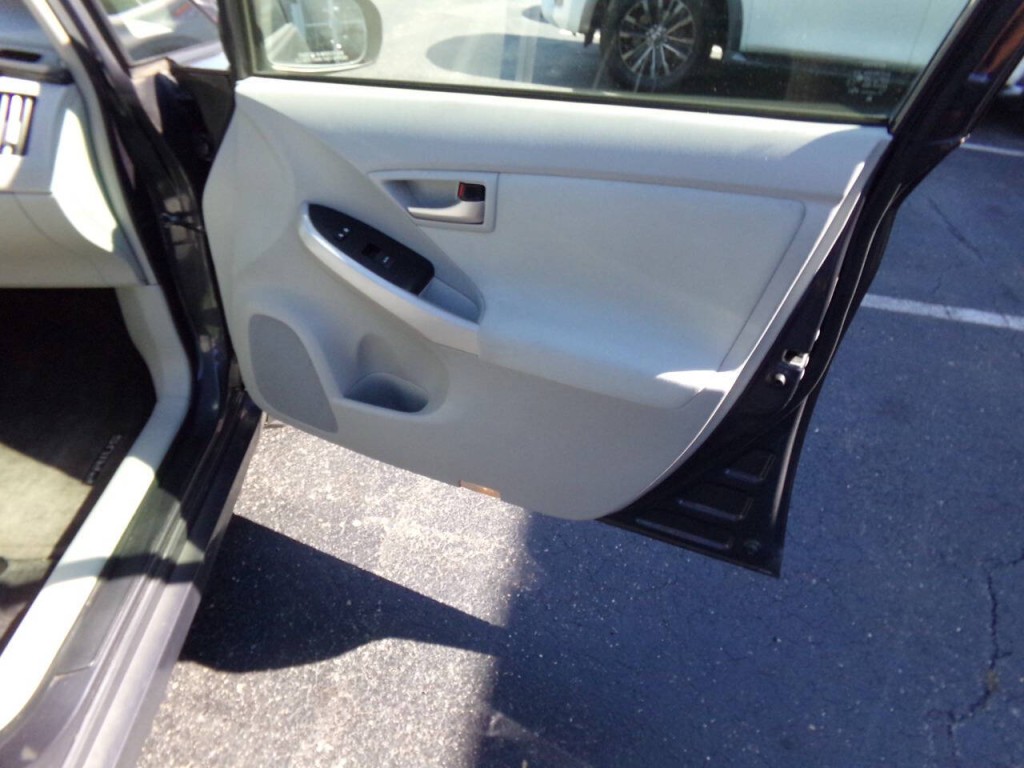 2012 Toyota Prius Image 28