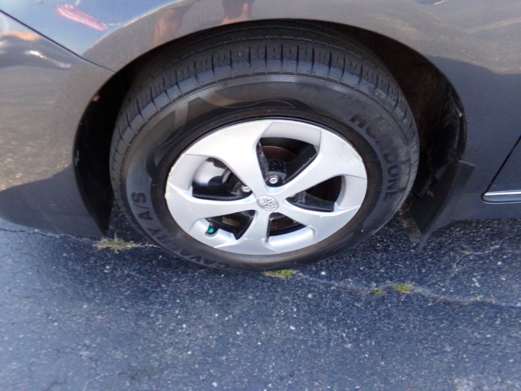 2012 Toyota Prius Image 32