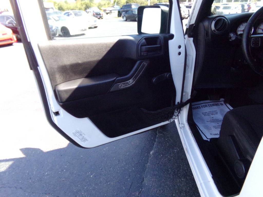 2013 Jeep Wrangler Image 12