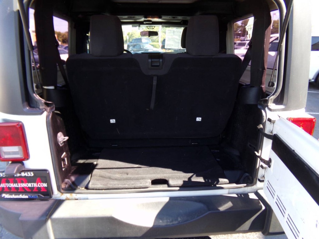 2013 Jeep Wrangler Image 13