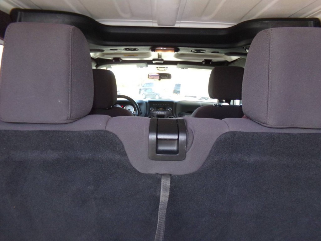 2013 Jeep Wrangler Image 14