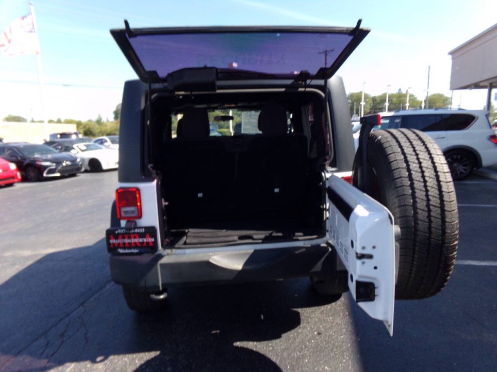 2013 Jeep Wrangler Image 16