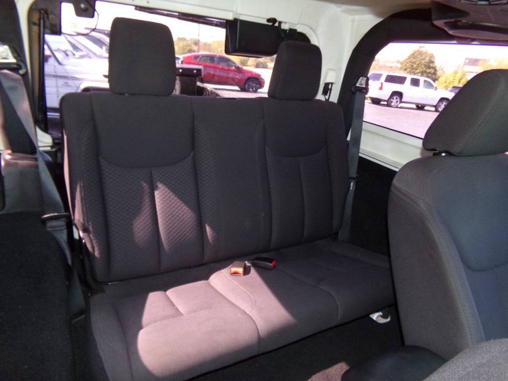 2013 Jeep Wrangler Image 19